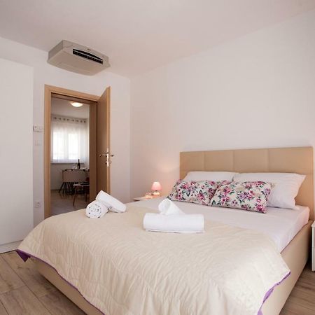 Apartments Mia 4&5 Baška Voda Екстериор снимка