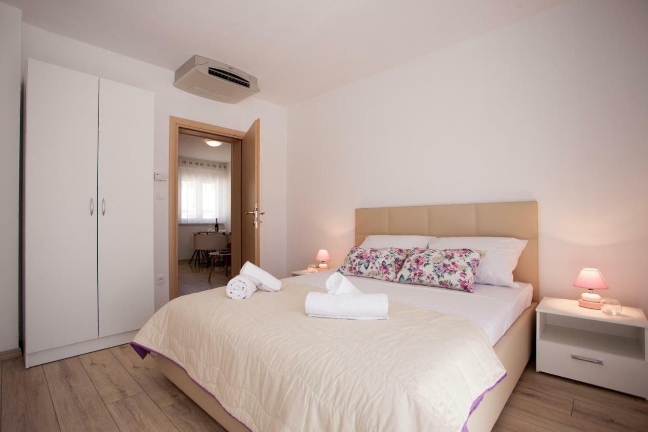 Apartments Mia 4&5 Baška Voda Екстериор снимка