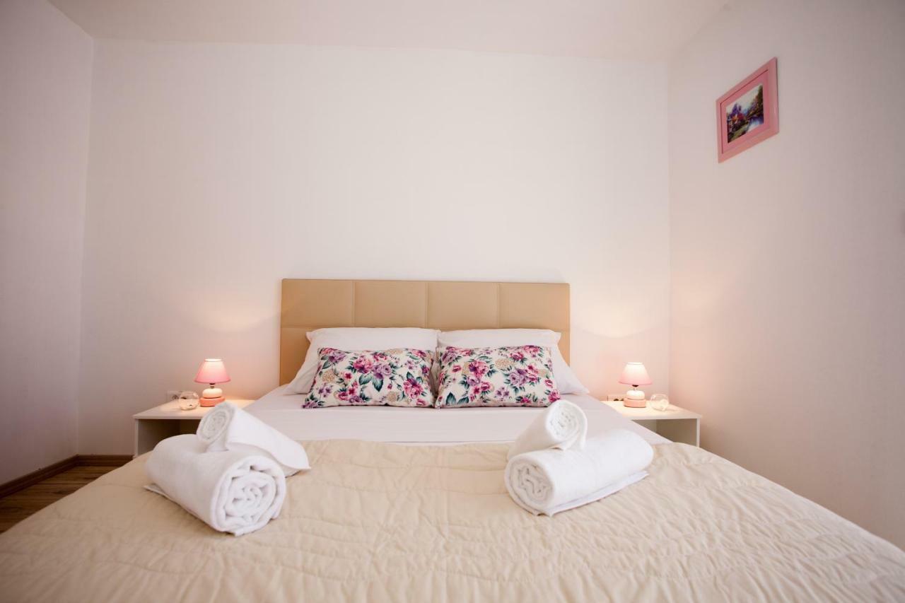 Apartments Mia 4&5 Baška Voda Екстериор снимка