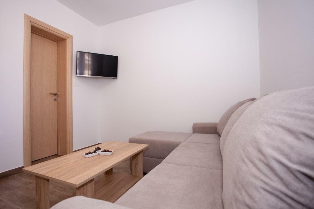 Apartments Mia 4&5 Baška Voda Екстериор снимка