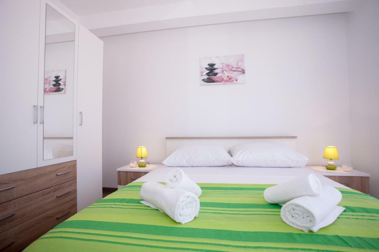 Apartments Mia 4&5 Baška Voda Екстериор снимка