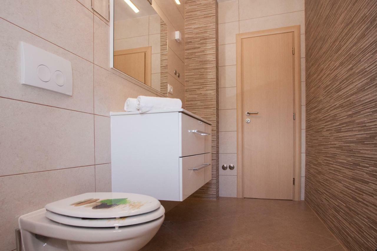Apartments Mia 4&5 Baška Voda Екстериор снимка